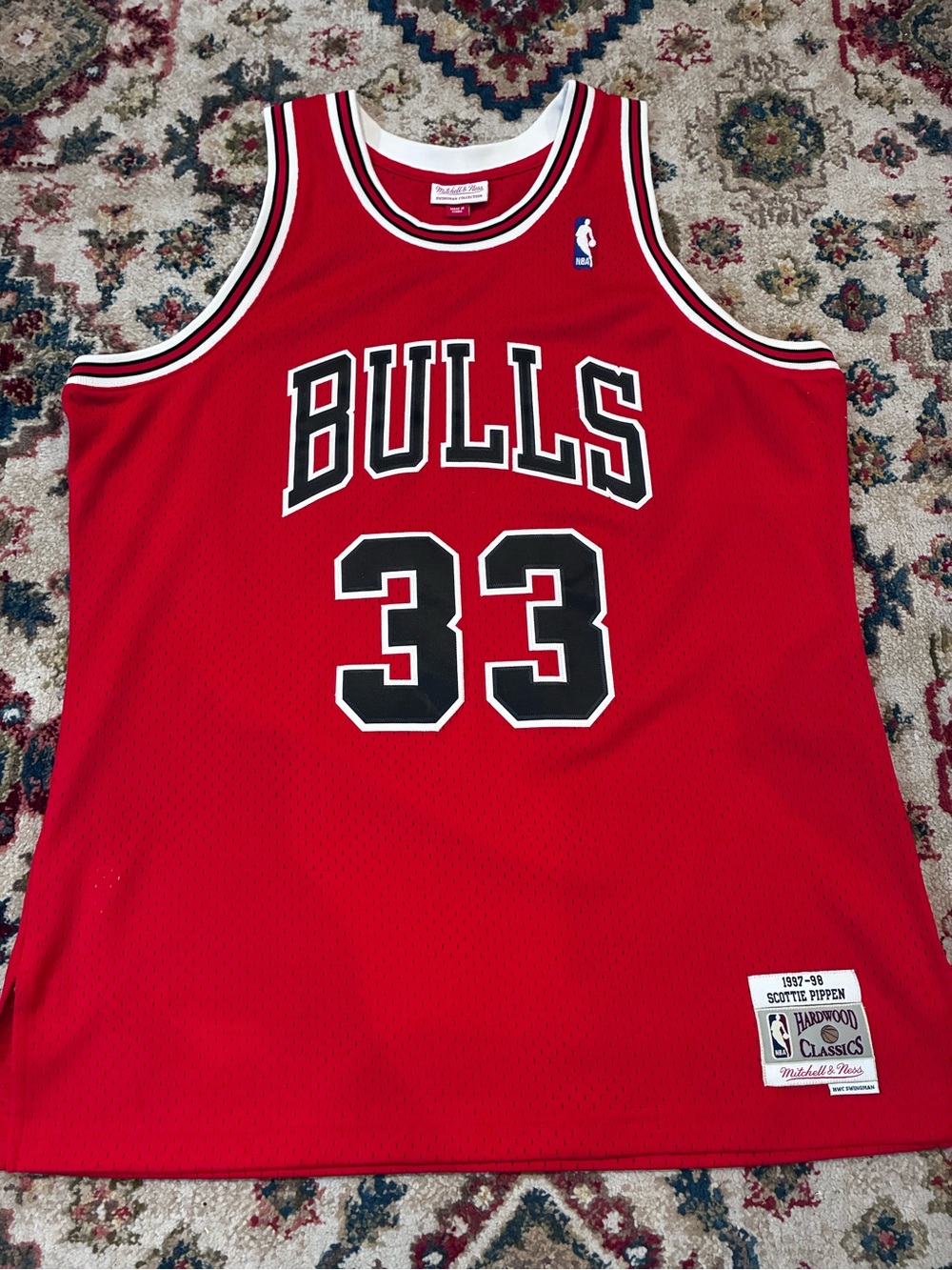 Mitchell & Ness Scottie Pippen 1997/98 Hardwood Classics Swingman Player Jersey